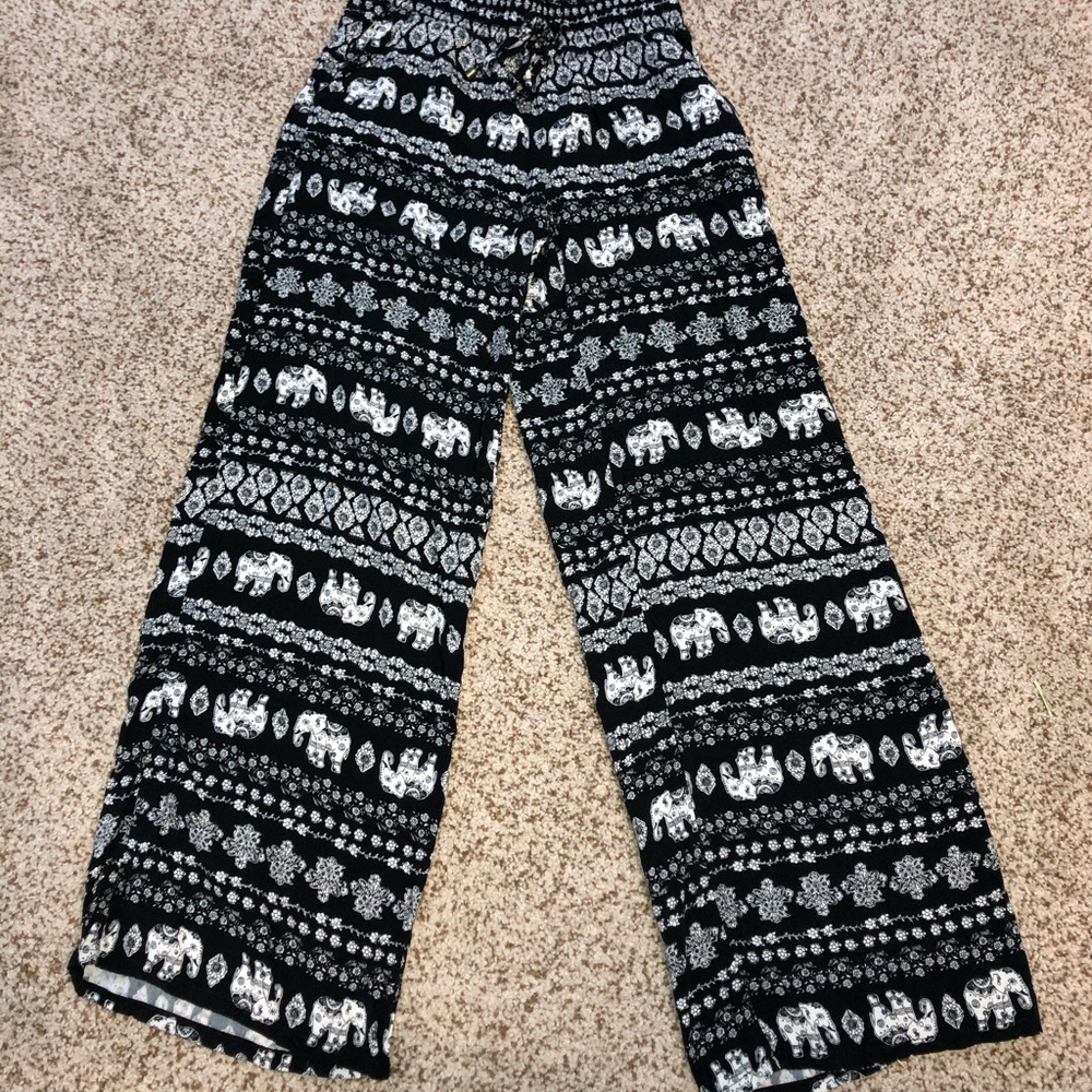 Black loose pants